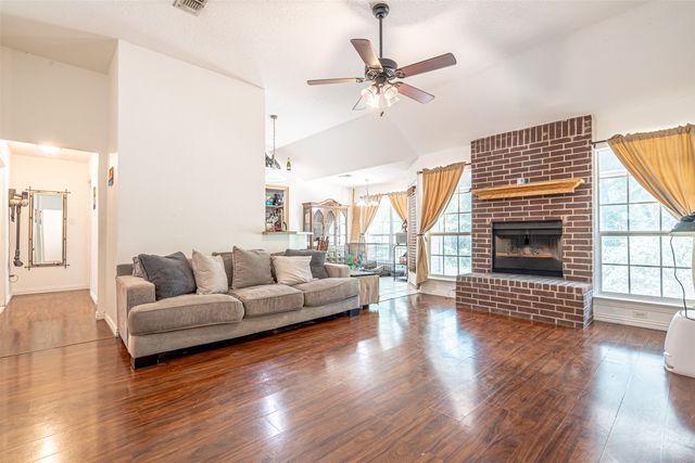 4427 Hunters Glen Court, Granbury, TX 76048