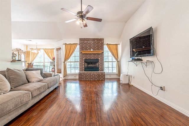 4427 Hunters Glen Court, Granbury, TX 76048