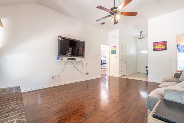 4427 Hunters Glen Court, Granbury, TX 76048