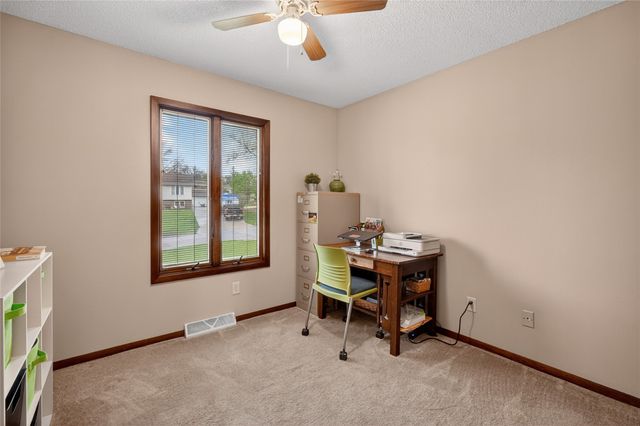 6723 NW 53rd Street, Johnston, IA 50131