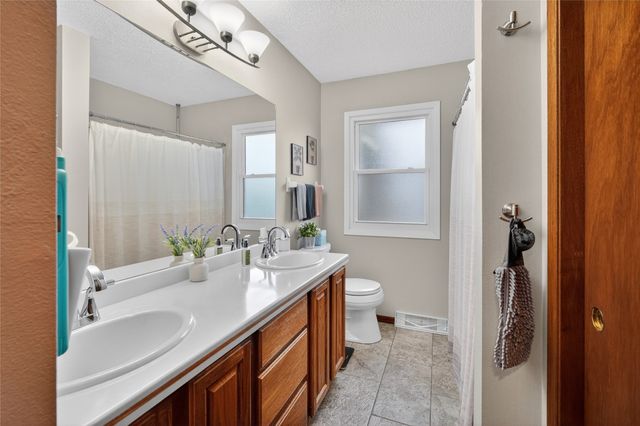 6723 NW 53rd Street, Johnston, IA 50131