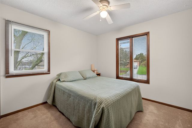 6723 NW 53rd Street, Johnston, IA 50131