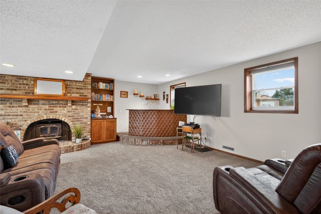 6723 NW 53rd Street, Johnston, IA 50131