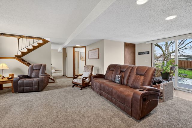 6723 NW 53rd Street, Johnston, IA 50131