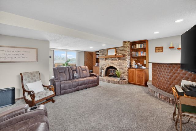 6723 NW 53rd Street, Johnston, IA 50131