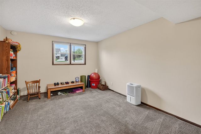 6723 NW 53rd Street, Johnston, IA 50131