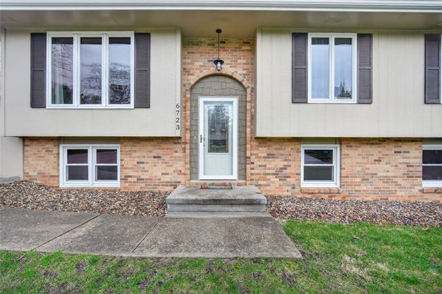 6723 NW 53rd Street, Johnston, IA 50131