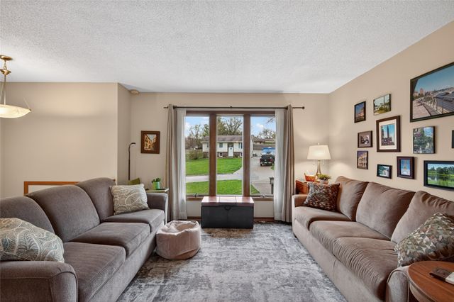 6723 NW 53rd Street, Johnston, IA 50131