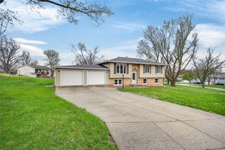 6723 NW 53rd Street, Johnston, IA 50131