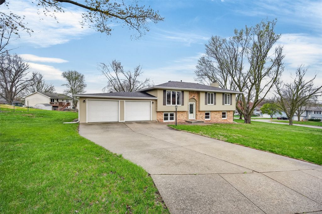 6723 NW 53rd Street, Johnston, IA 50131