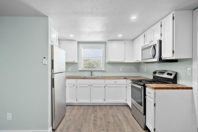 248 Post Oak LN, Rockport, TX 78382
