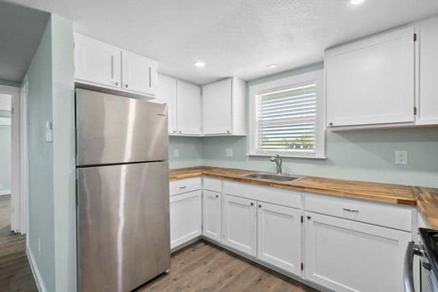 248 Post Oak LN, Rockport, TX 78382