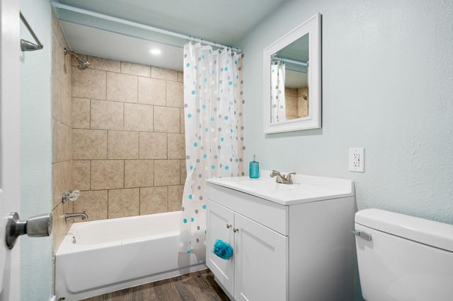 248 Post Oak LN, Rockport, TX 78382