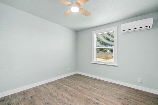 248 Post Oak LN, Rockport, TX 78382
