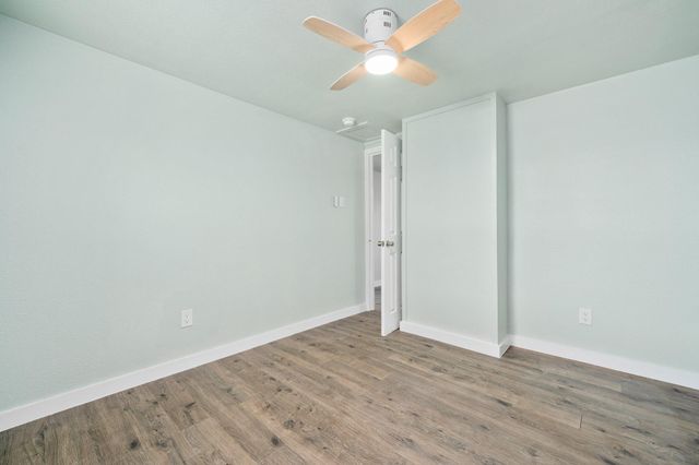 248 Post Oak LN, Rockport, TX 78382