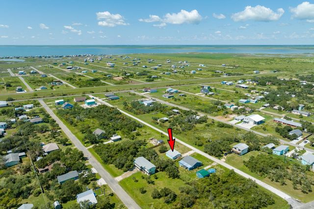 248 Post Oak LN, Rockport, TX 78382