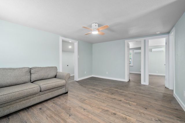248 Post Oak LN, Rockport, TX 78382