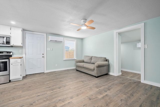 248 Post Oak LN, Rockport, TX 78382