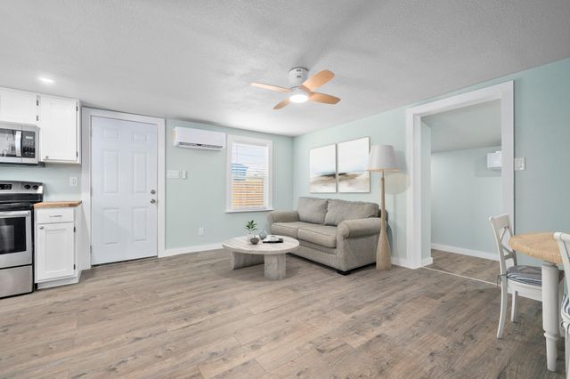 248 Post Oak LN, Rockport, TX 78382