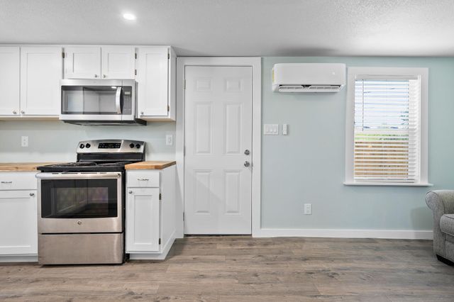 248 Post Oak LN, Rockport, TX 78382