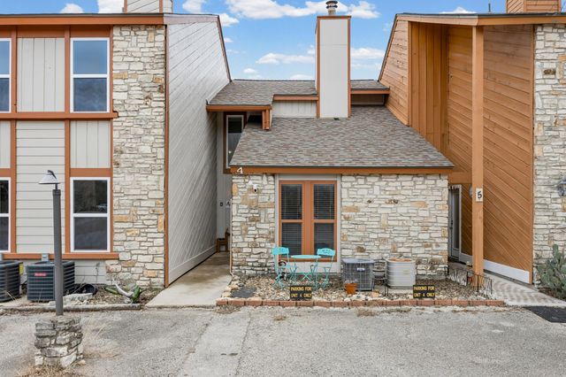 4 Cypress Fairway VLG, Wimberley, TX 78676