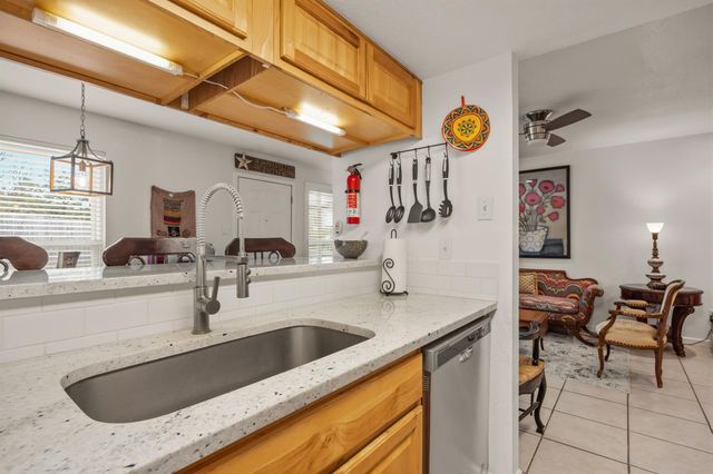 4 Cypress Fairway VLG, Wimberley, TX 78676