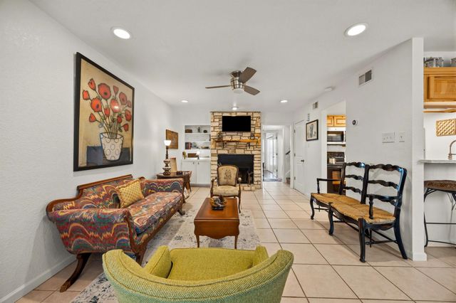 4 Cypress Fairway VLG, Wimberley, TX 78676