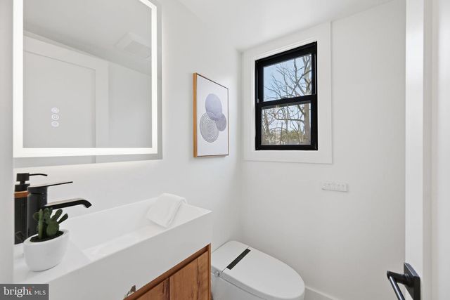 9200 CEDAR LN, Bethesda, MD 20814