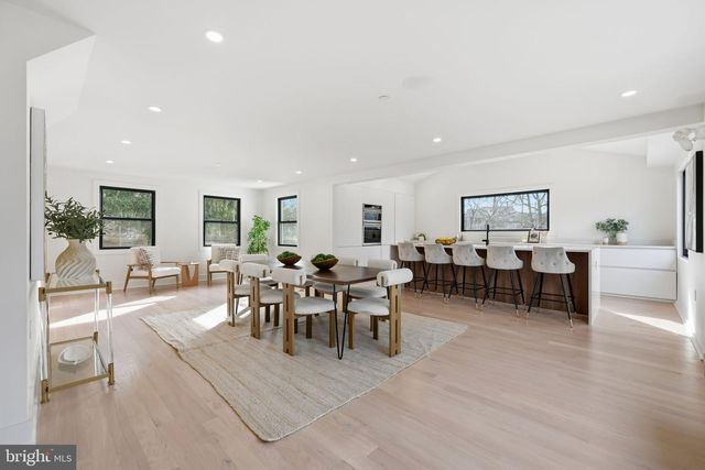 9200 CEDAR LN, Bethesda, MD 20814