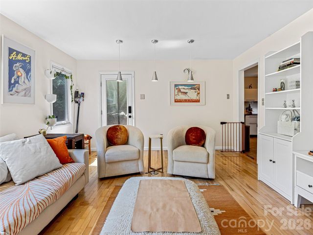 44 Broadview Avenue, Asheville, NC 28803