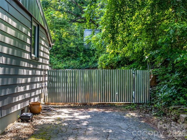 44 Broadview Avenue, Asheville, NC 28803