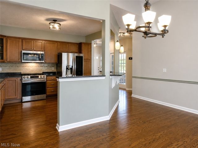 546 Hyannis Port Circle, Avon Lake, OH 44012