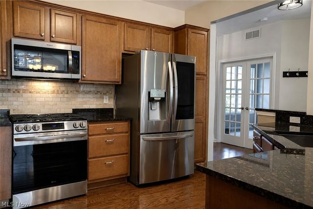 546 Hyannis Port Circle, Avon Lake, OH 44012