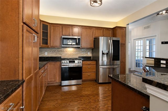 546 Hyannis Port Circle, Avon Lake, OH 44012