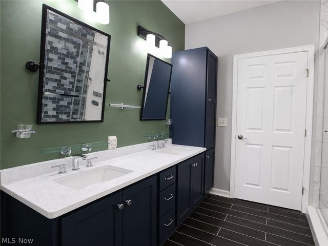 546 Hyannis Port Circle, Avon Lake, OH 44012