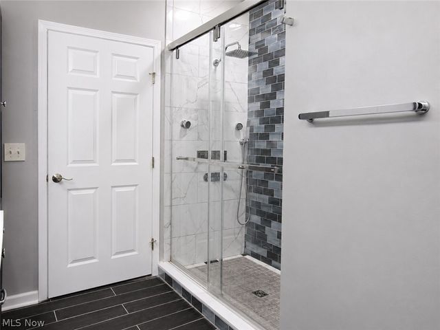 546 Hyannis Port Circle, Avon Lake, OH 44012