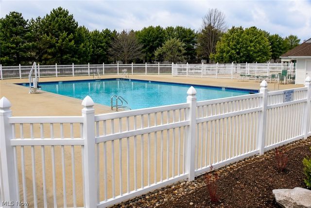 546 Hyannis Port Circle, Avon Lake, OH 44012