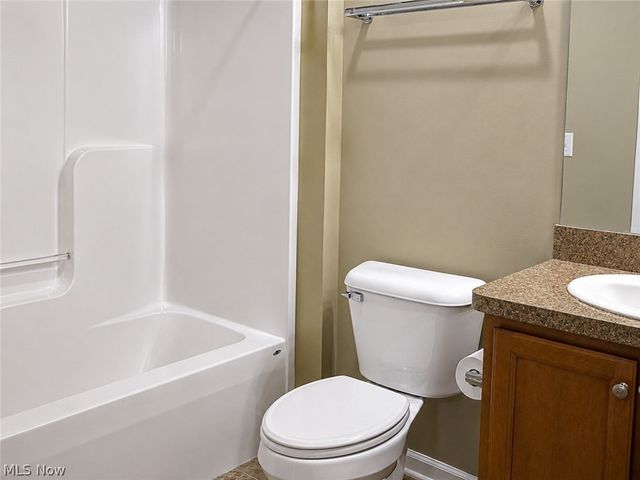 546 Hyannis Port Circle, Avon Lake, OH 44012