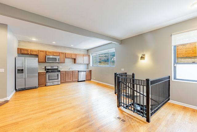 1519 W Thomas Street 2-C, Chicago, IL 60642