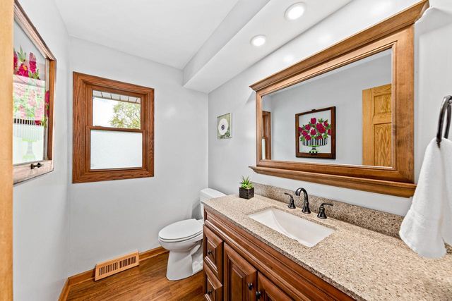 18360 Tilton LANE, Brookfield, WI 53045
