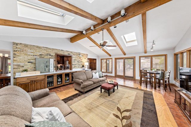 18360 Tilton LANE, Brookfield, WI 53045