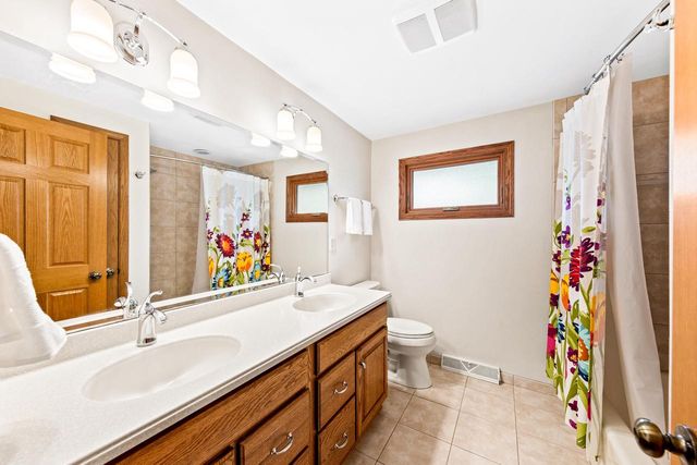 18360 Tilton LANE, Brookfield, WI 53045