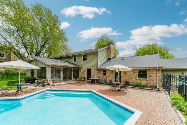 18360 Tilton LANE, Brookfield, WI 53045