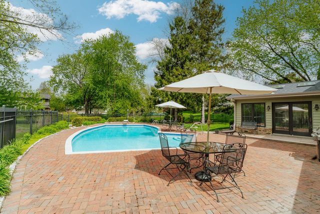 18360 Tilton LANE, Brookfield, WI 53045