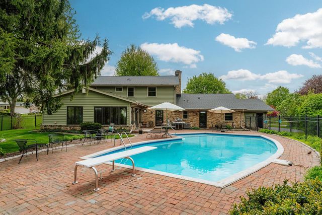18360 Tilton LANE, Brookfield, WI 53045
