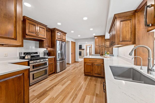 18360 Tilton LANE, Brookfield, WI 53045