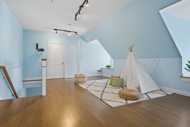 36 N Main St 1, Natick, MA 01760