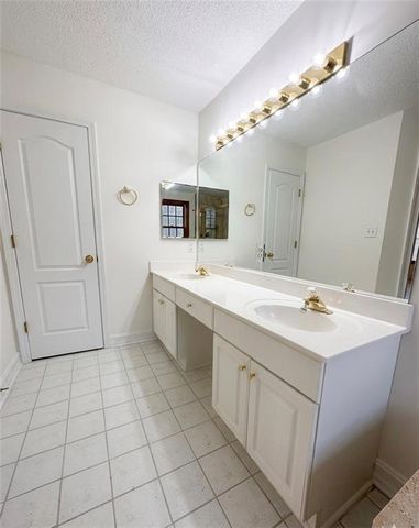 200 Olympic Drive, Fayetteville, GA 30215