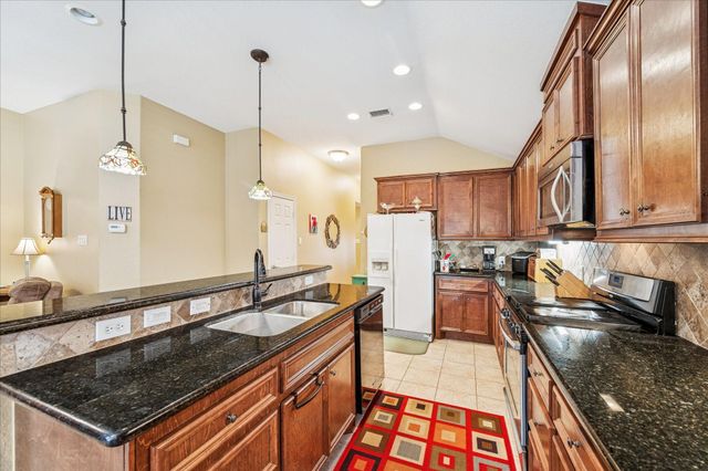 115 Harbour Town Circle, Conroe, TX 77356