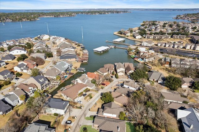 115 Harbour Town Circle, Conroe, TX 77356